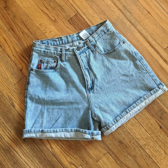 lei Pants - Vintage 90s Light Wash Mom Shorts!